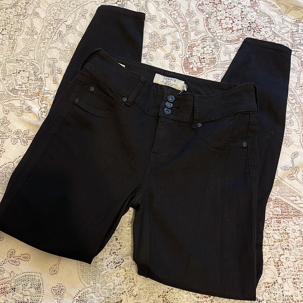 NWT Torrid Black Jeggings 10T - Picture 2 of 4
